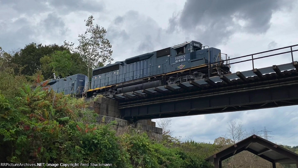 HZRX 6421 crosses Cascade Locks.